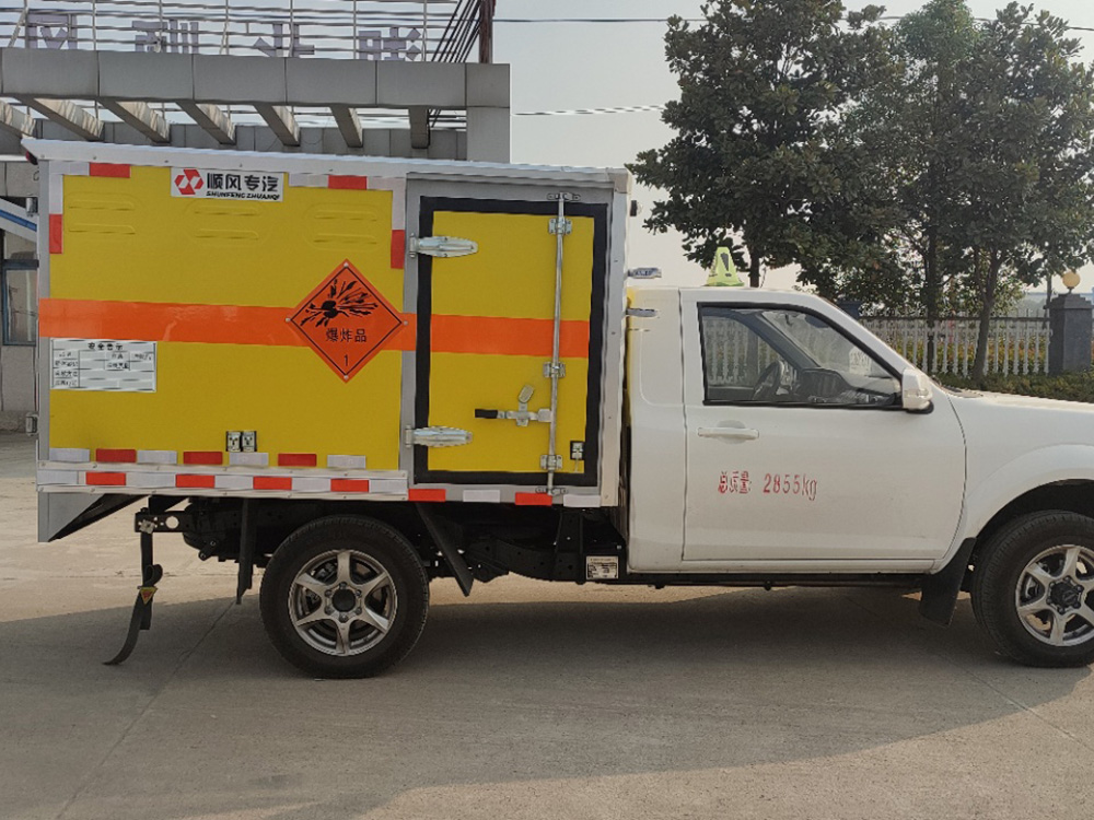 東風皮卡爆破器材運輸車