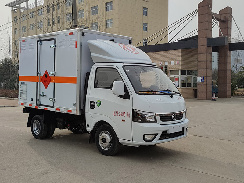 東風(fēng)途逸易燃液體（汽油）廂式運輸車