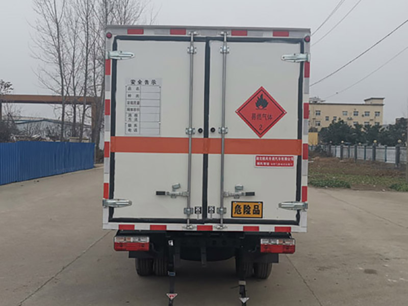 東風(fēng)途逸易燃液體（汽油）廂式運輸車