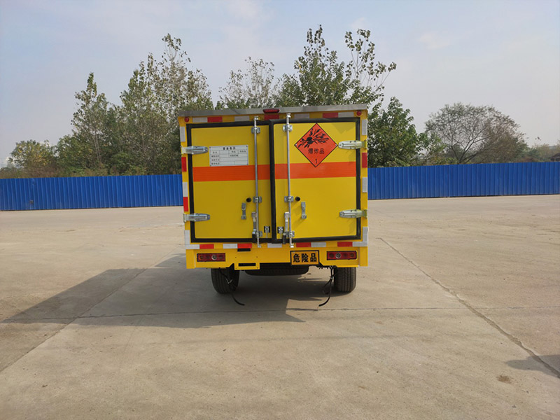 江鈴皮卡2.35米爆破器材運輸車