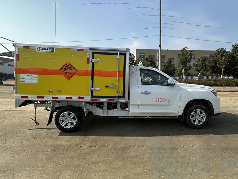 上汽大通皮卡爆破器材運(yùn)輸車(chē)