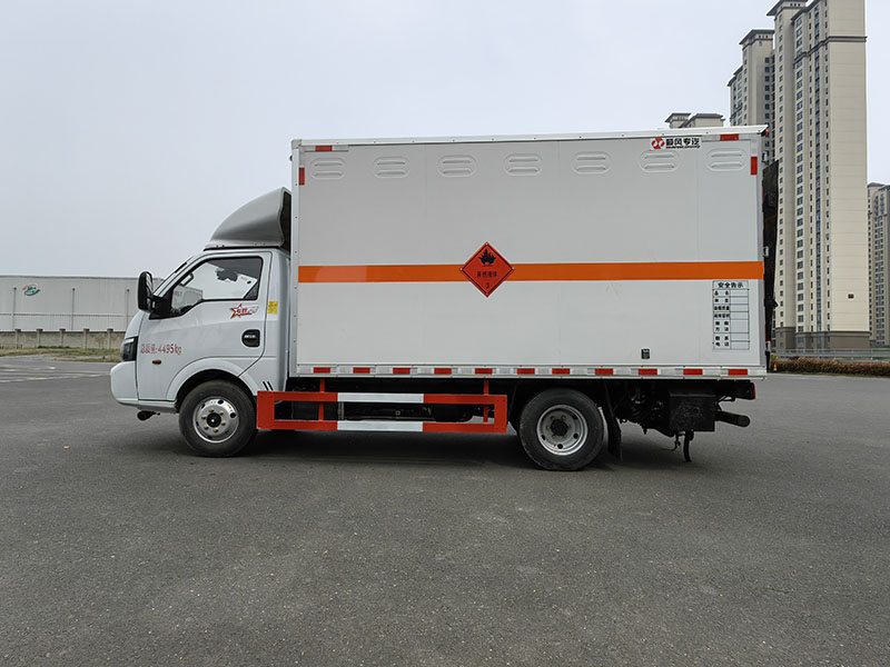 廂式東風(fēng)大途逸 氣剎斷氣剎 4米危險(xiǎn)品廂式運(yùn)輸車